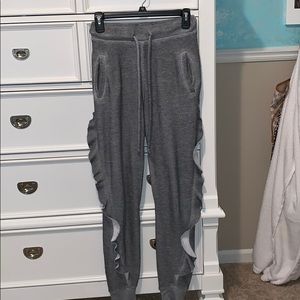 WILDFOX Ruffle Side Sweatpants XS